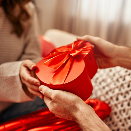 Why Should You Present Your Holiday Gifts in Elegant Packaging