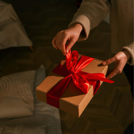 Ritüel Olarak Paket Açma: Unboxing Deneyiminin Nöro-Pazarlama Boyutu