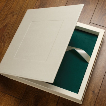 Kitap Kutusu: Kitaplarınıza Dikkat Çekmenin En Dekoratif Yolu