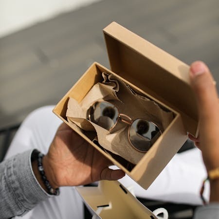 Minimal Lüks mü, Tropikal Parıltı mı? Yazın Ambalaj Trendlerinde Öne Çıkan Estetikler