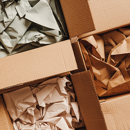 Differences Between Cardboard Boxes and Plastic Boxes